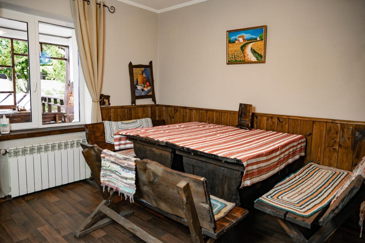 Dniprovskiy Dvir Stari Kodaky Bagian luar foto